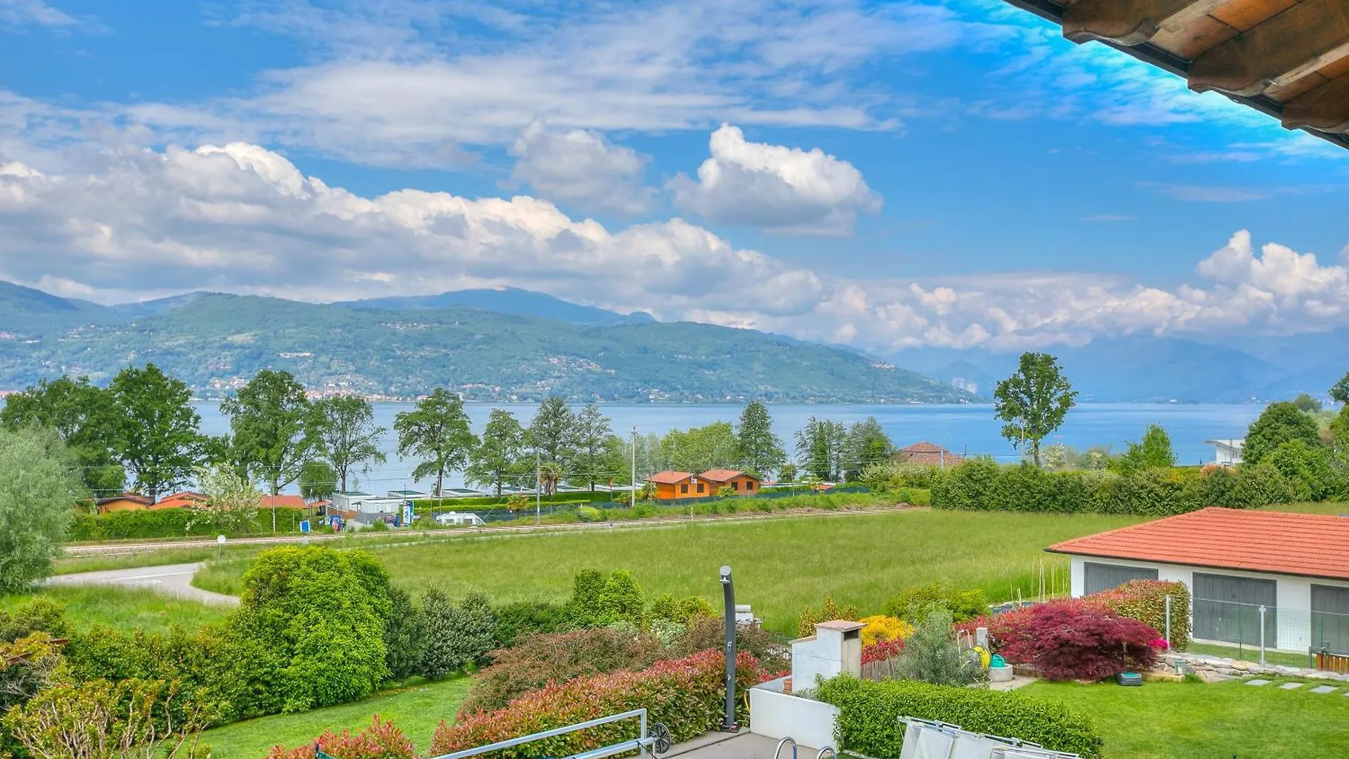 Miralago Lake View Outside Whirlpool - Happy Rentals Ispra 0*,