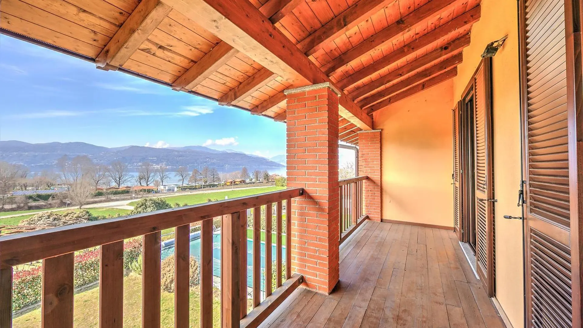 Miralago Lake View Outside Whirlpool - Happy Rentals Ispra Casa de Férias